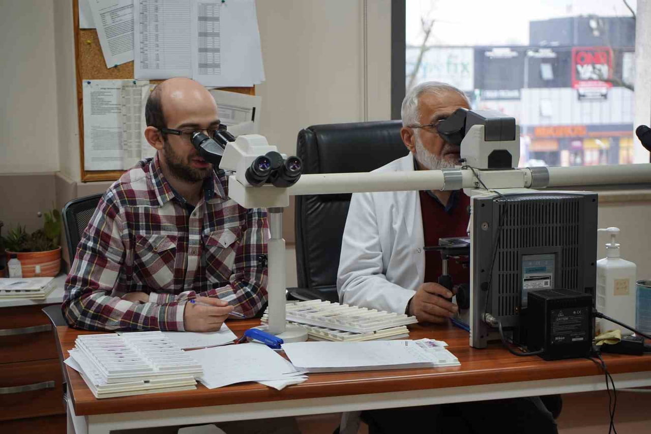 SAKARYA EĞİTİM VE ARAŞTIRMA HASTANESİ PATOLOJİ BÖLÜMÜ ÖĞRETİM ÜYESİ PROF. DR. FAHRİ YILMAZ...