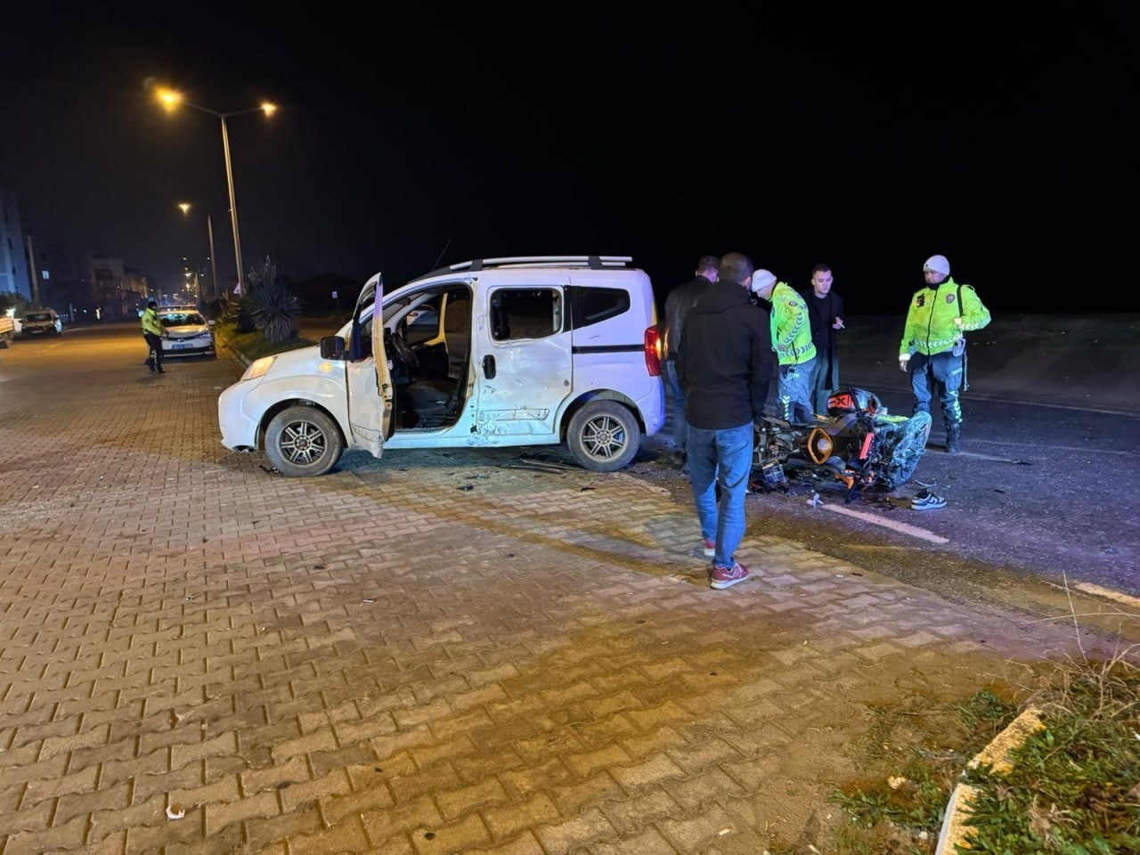 SAKARYA’NIN KARASU İLÇESİNDE HAFİF TİCARİ ARAÇLA ÇARPIŞAN MOTOSİKLETİN SÜRÜCÜSÜ 17 GÜN SONRA...