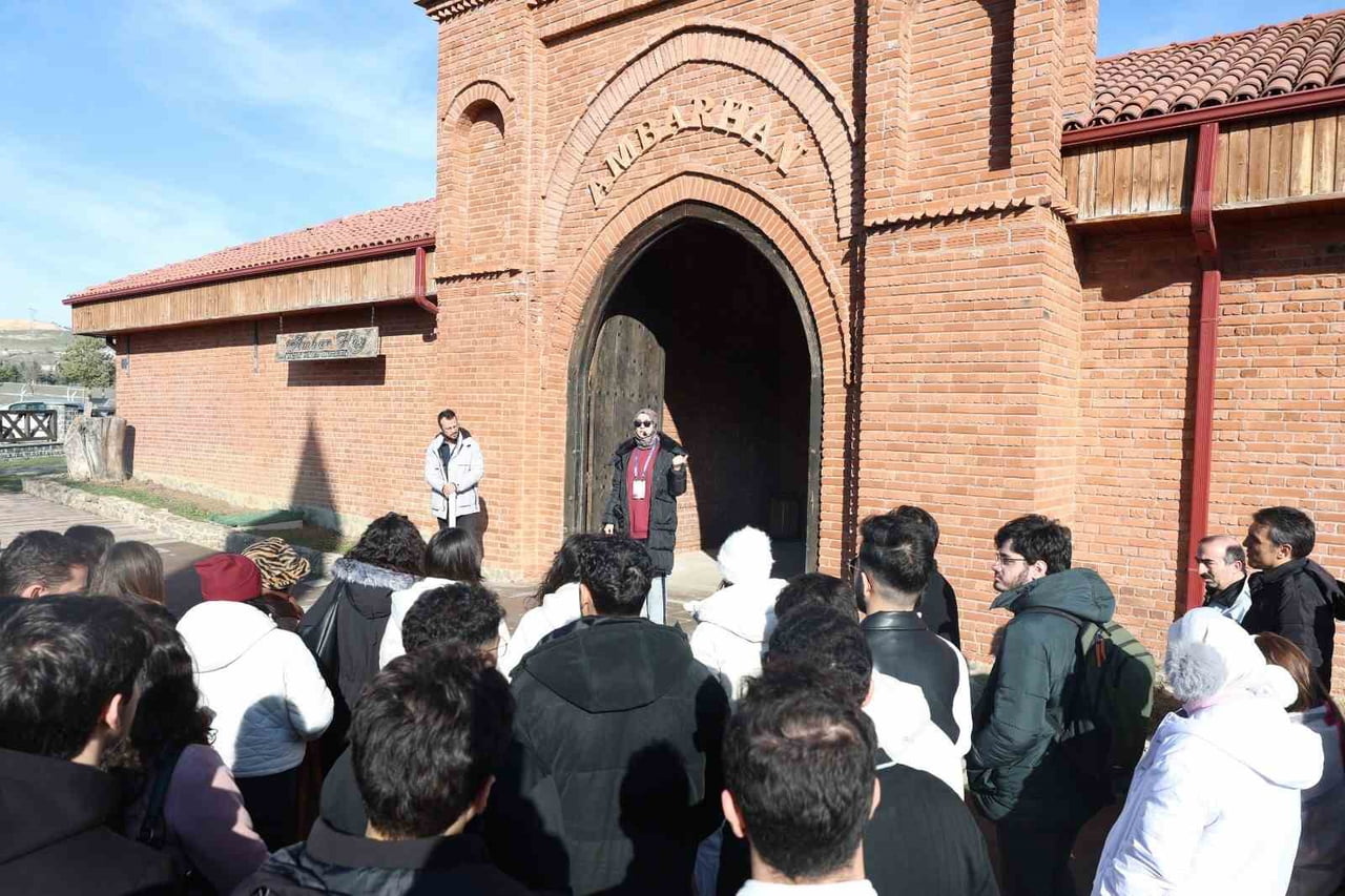 SAMSUN BÜYÜKŞEHİR BELEDİYESİ GENÇLERİN YAŞADIKLARI ŞEHRİ DAHA YAKINDAN TANIMALARINI SAĞLAMAK...