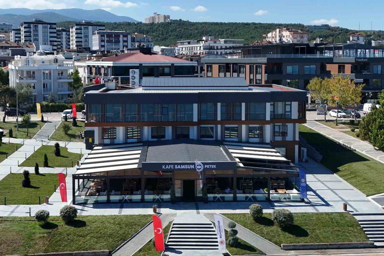 SAMSUN BÜYÜKŞEHİR BELEDİYESİ TARAFINDAN ŞEHRE KAZANDIRILAN PETEK GENÇ, AÇILDIĞI GÜNDEN BU YANA...