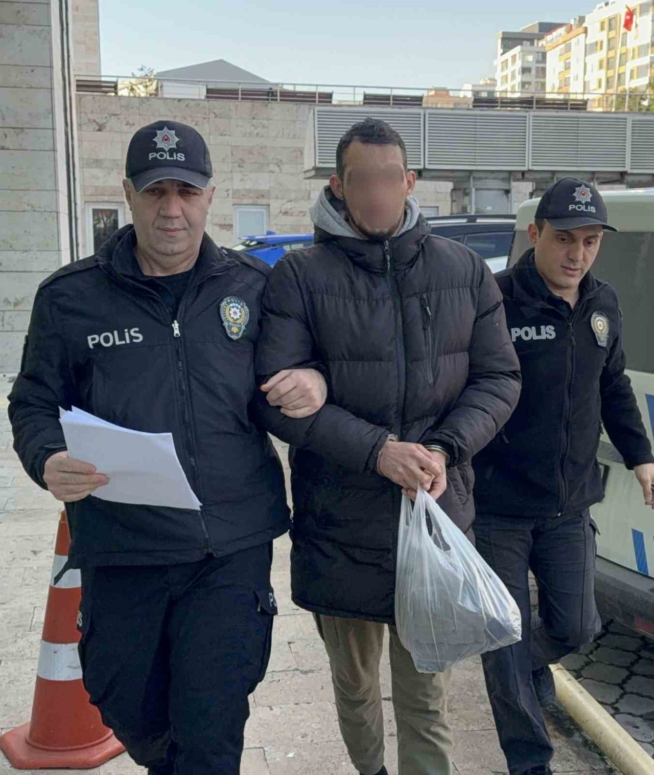 SAMSUN’UN ATAKUM İLÇESİNDE SAMSUN BÜYÜKŞEHİR BELEDİYESİNE AİT GEÇİCİ BARINMA EVİNDE MEYDANA GELEN...