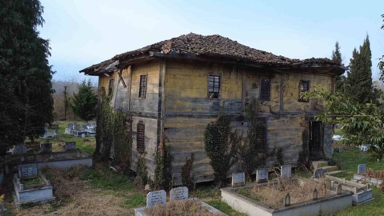 SAMSUN’UN ÇARŞAMBA İLÇESİ TURGUTLU MAHALLESİ’NDE MEZARLIK ALANI İÇERİSİNDE BULUNAN VE YAKLAŞIK 200...