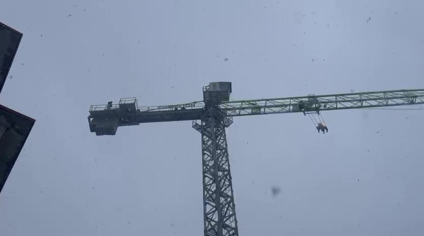 SAMSUN’UN ÇARŞAMBA İLÇESİNDE YAPIMI SÜREN TOKİ İNŞAATINDA ÇALIŞAN BAZI İŞÇİLER, MAAŞLARINI...