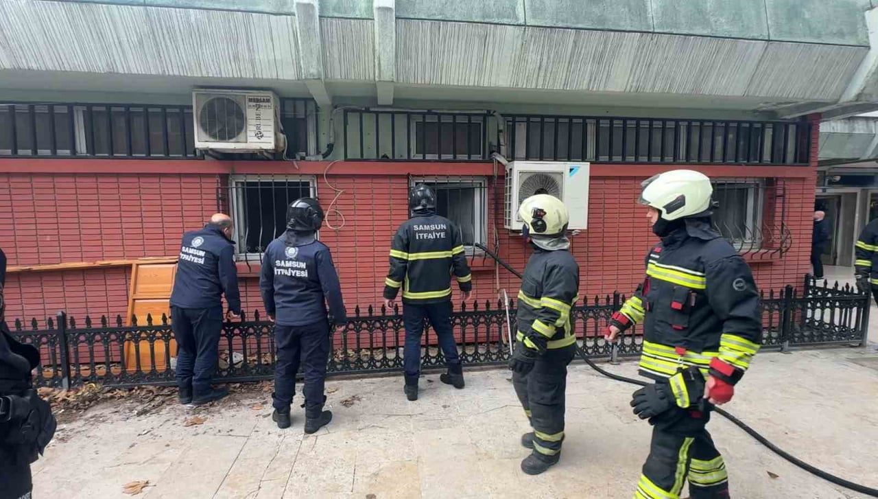 SAMSUN’UN İLKADIM İLÇESİNDE SİTE CAMİSİNİN ÇARŞISINDA CUMA NAMAZI ÖNCESİ ÇIKAN UFAK ÇAPLI YANGIN...