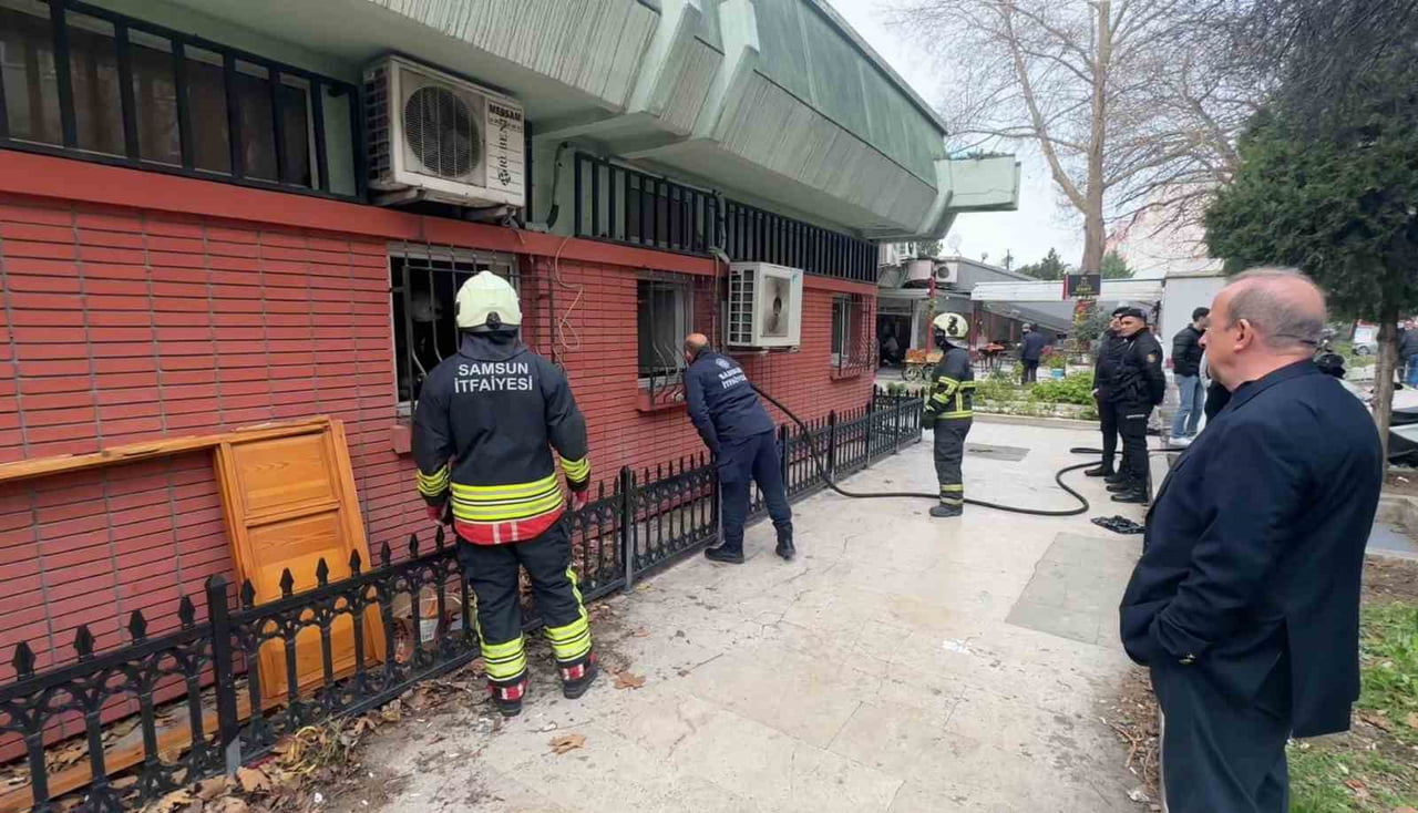 SAMSUN’UN İLKADIM İLÇESİNDE SİTE CAMİSİNİN ÇARŞISINDA CUMA NAMAZI ÖNCESİ ÇIKAN UFAK ÇAPLI YANGIN...