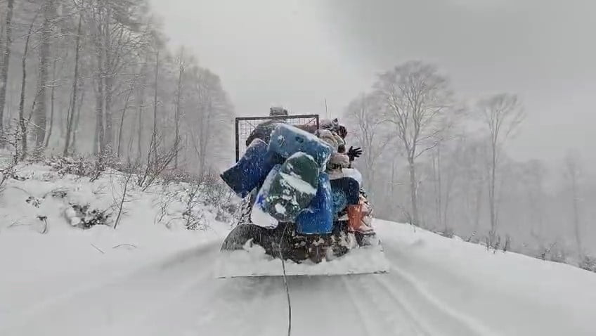 SAMSUN’UN YÜKSEK KESİMLERİNDE ETKİLİ OLAN YOĞUN KAR YAĞIŞI, VATANDAŞLARA EĞLENCELİ ANLAR YAŞATTI....