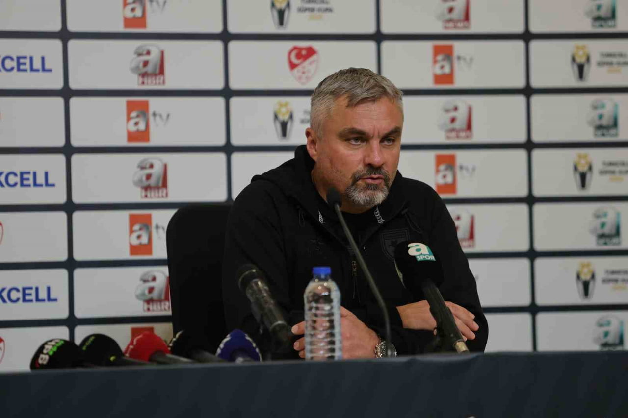 SAMSUNSPOR TEKNİK DİREKTÖRÜ  THOMAS REİS, "İLK YARI İSTEDİKLERİMİZİ GERÇEKLEŞTİREMEDİK. İKİNCİ...