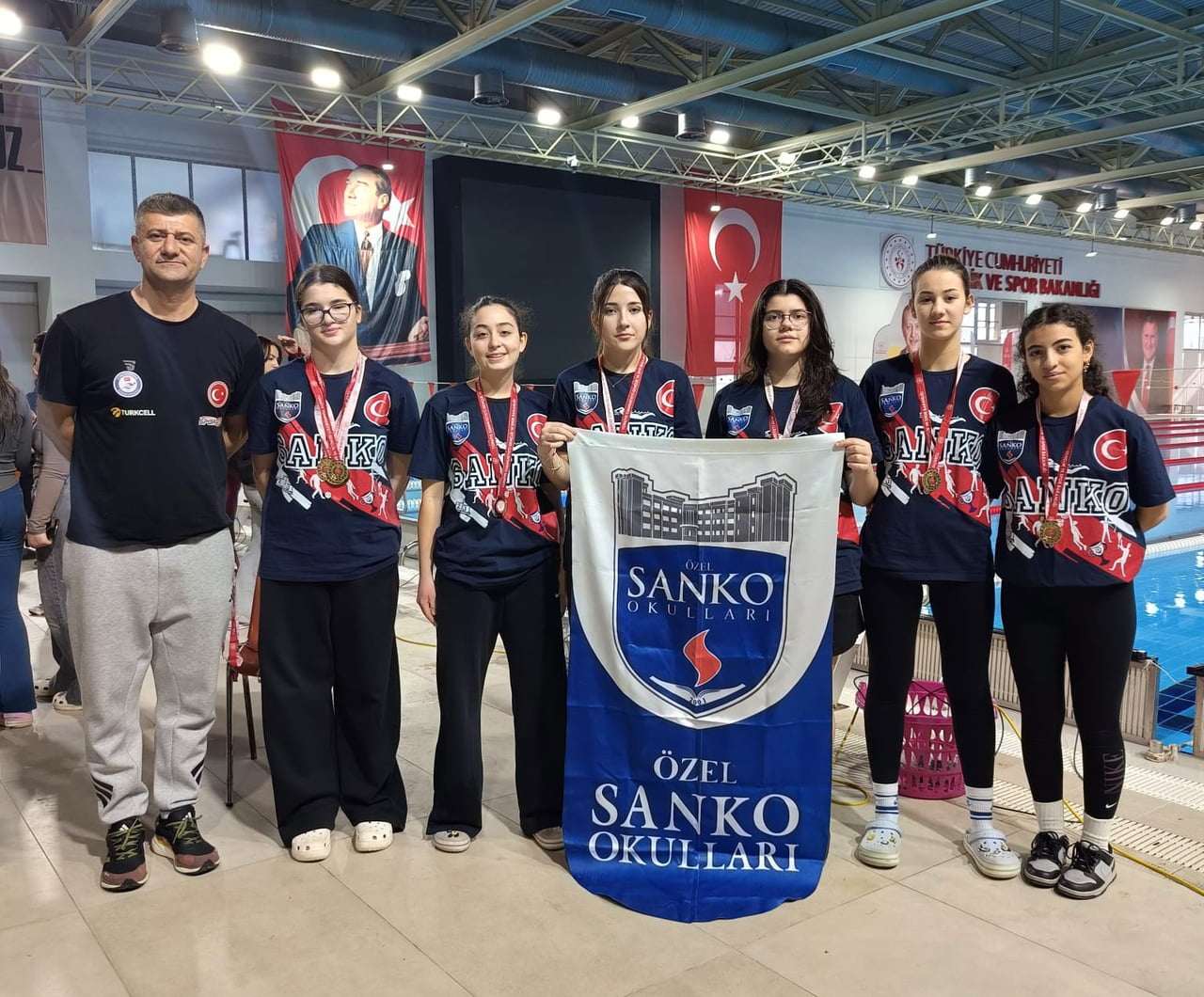 SANKO OKULLARI GENÇ KIZ YÜZME TAKIMI, GENÇLİK VE SPOR BAKANLIĞI TARAFINDAN DÜZENLENEN "OKULLAR...