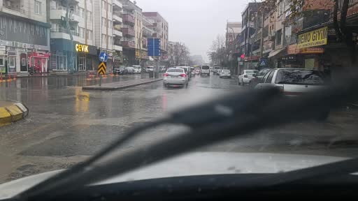 Şanlıurfa'da sağanak yağış etkili oluyor