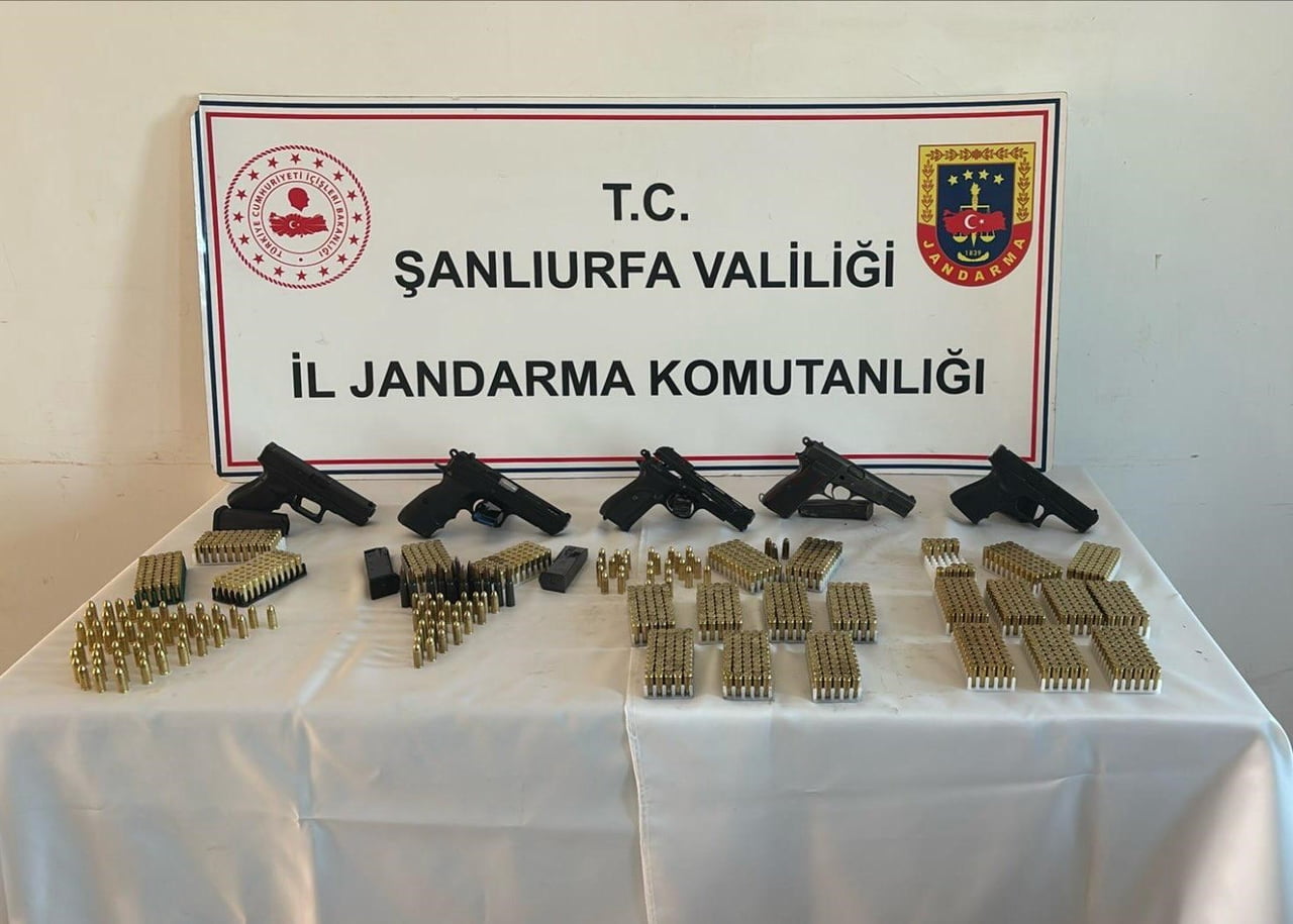 ŞANLIURFA'DA YASA DIŞI VE RUHSATSIZ SİLAHLANMAYLA MÜCADELE KAPSAMINDA DÜZENLENEN OPERASYONDA, 5...