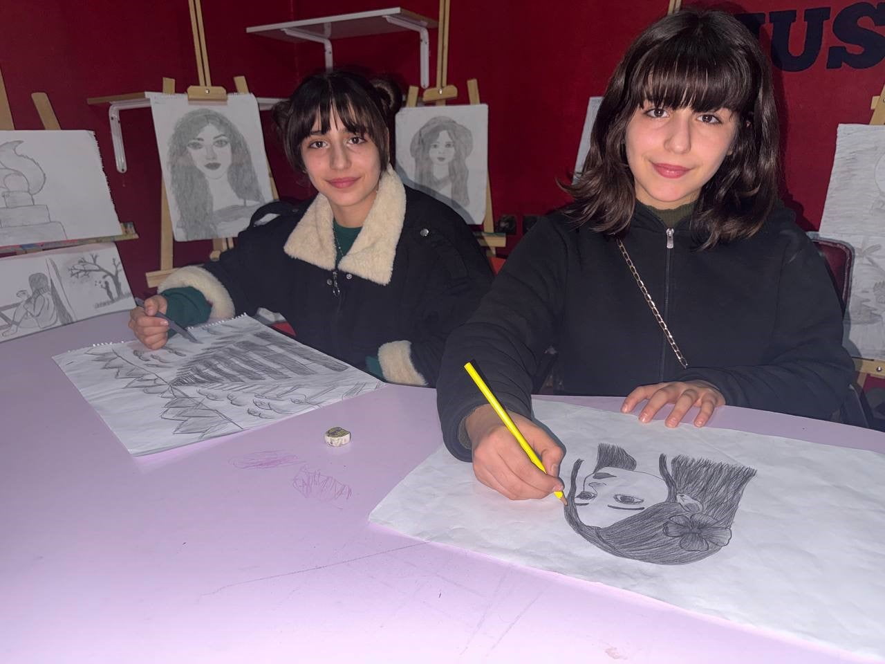 ŞANLIURFA'NIN CEYLANPINAR İLÇESİNDE YAŞAYAN 13 YAŞINDAKİ ÖĞRENME GÜÇLÜĞÜ ÇEKEN İKİZ KARDEŞLER, TÜM...