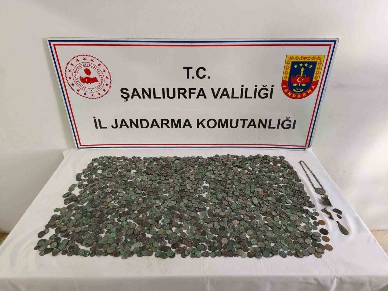 ŞANLIURFA’DA 2 BİN 644 ADET TARİHİ ESER ELE GEÇİRİLDİ