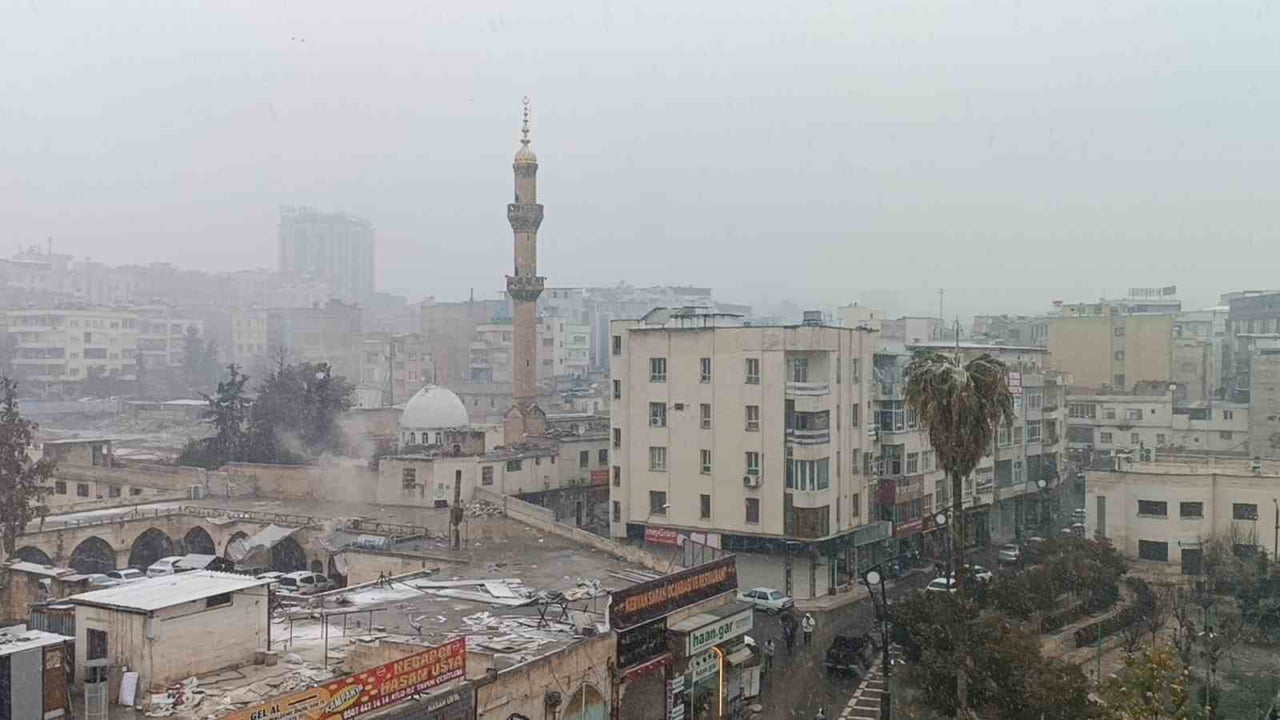 ŞANLIURFA’DA BEKLENEN KAR YAĞIŞI BAŞLADI