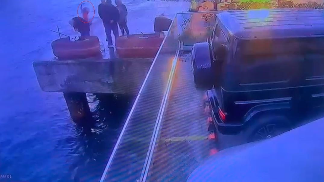 SARIYER'DE SAHİL KENARINDA MOTOSİKLETİYLE SEYİR HALİNDE OLAN GENCİN DENİZE DÜŞEREK HAYATINI...