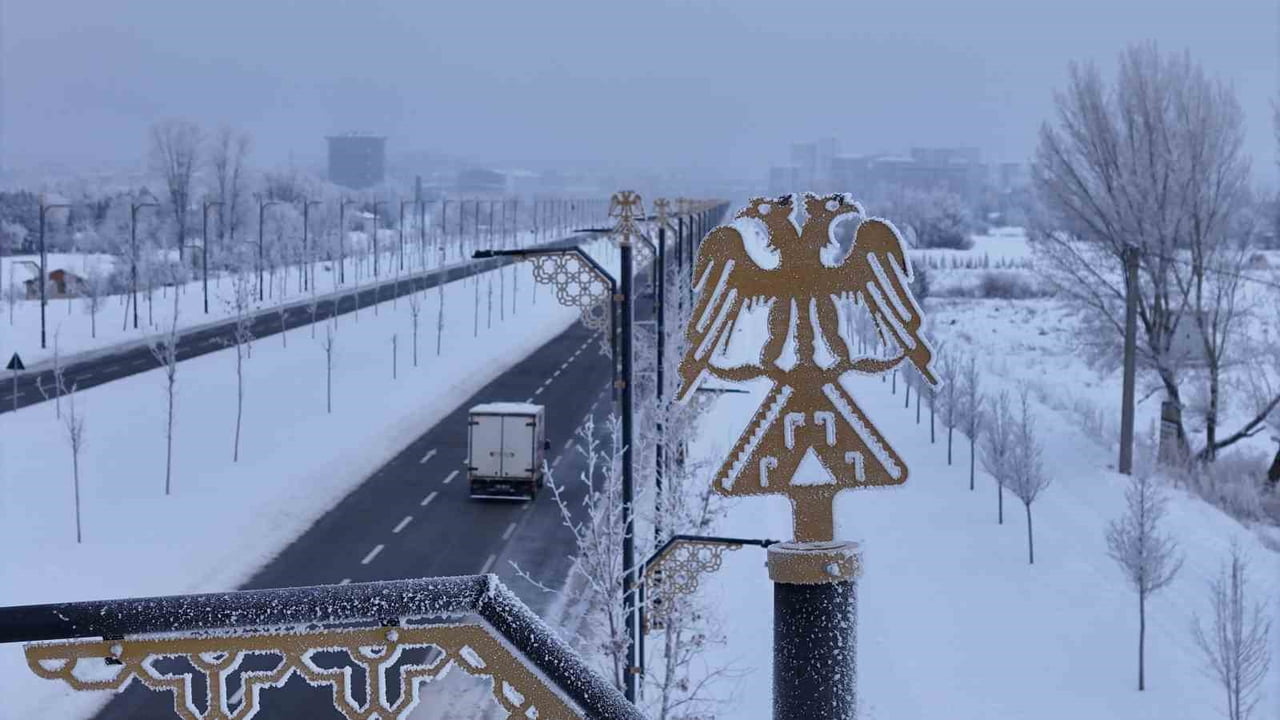 SİBİRYA SOĞUKLARININ ETKİLİ OLDUĞU SİVAS’TA TERMOMETRELER SIFIRIN ALTINDA 22 DERECEYİ GÖSTERDİ....