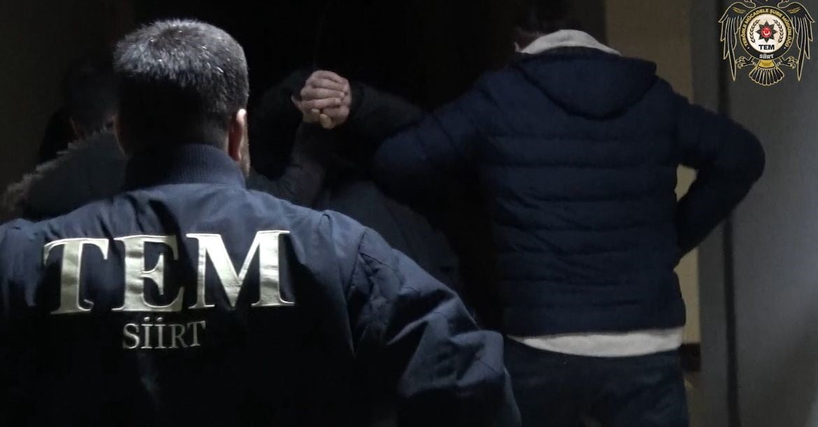 SİİRT'TE ŞEHİTLERİ AŞAĞILAYAN, DEAŞ'I ÖVEN İFADELERDE BULUNAN ŞAHIS TUTUKLANDI