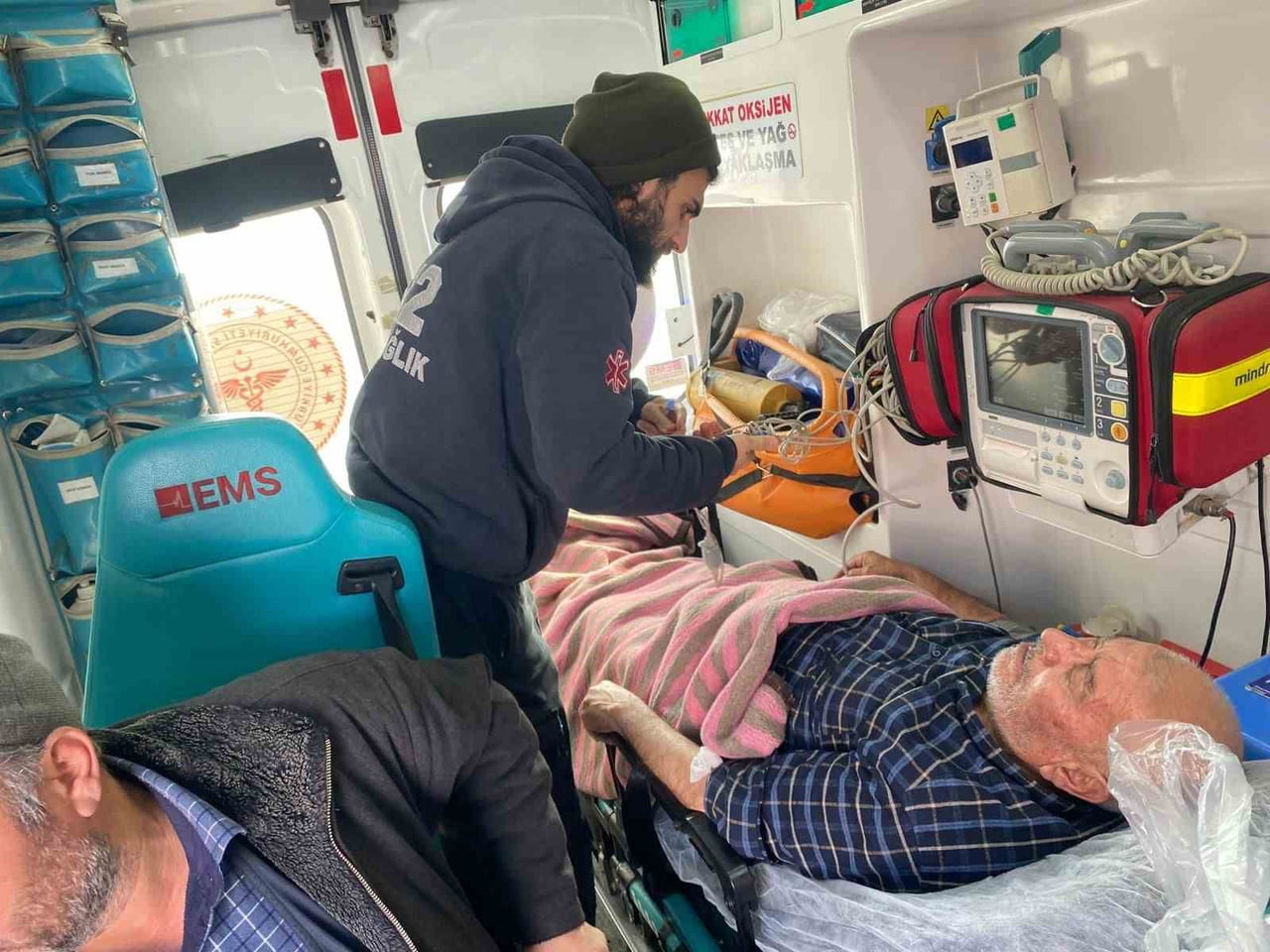 SİİRT’İN PERVARİ VE ŞİRVAN İLÇELERİNDE RAHATSIZLANAN VATANDAŞLAR,  İL ÖZEL İDARESİ KARLA MÜCADELE...