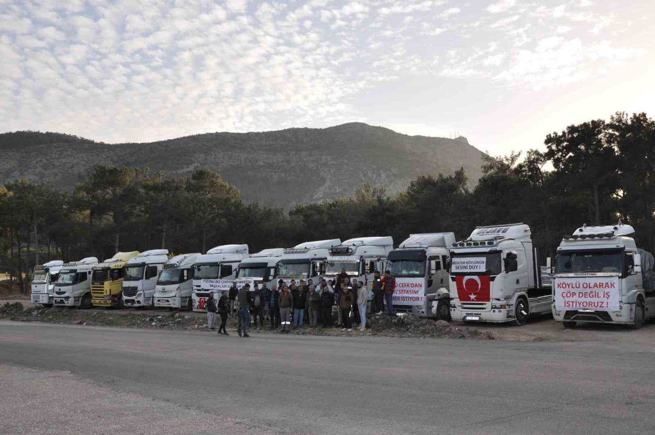 SİLİFKELİ KAMYONCULARIN, NAKLİYE İŞLERİNDE YEREL HALK TERCİH EDİLSİN TEPKİSİ