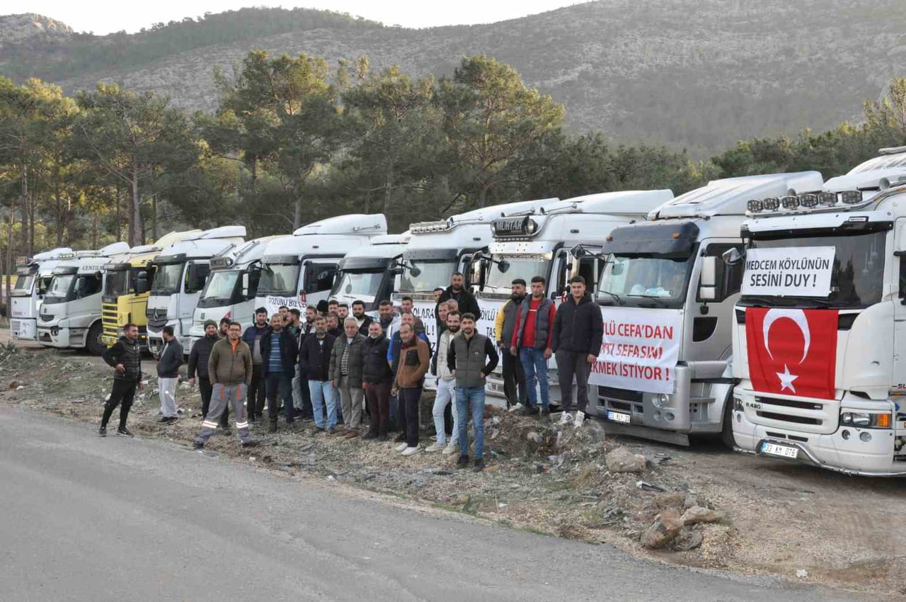 SİLİFKELİ KAMYONCULARIN, NAKLİYE İŞLERİNDE YEREL HALK TERCİH EDİLSİN TEPKİSİ