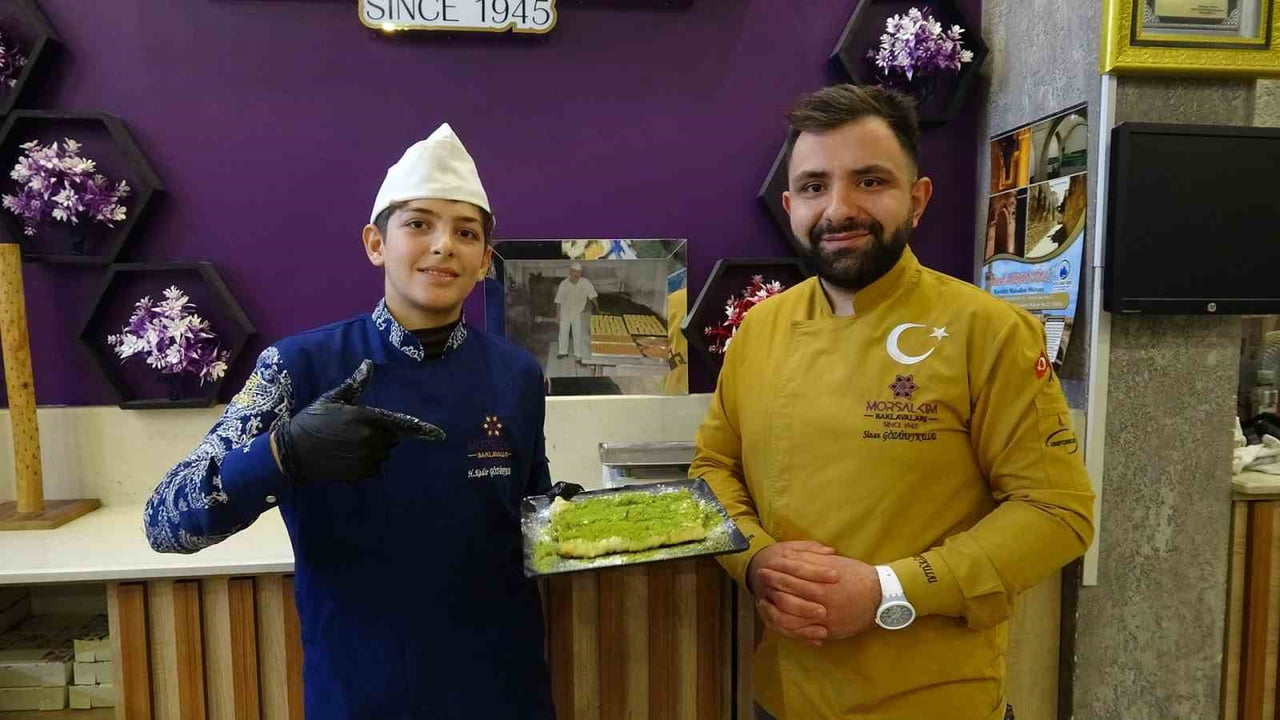 SİNAN GÖZÜUYKULU (SAĞDA)