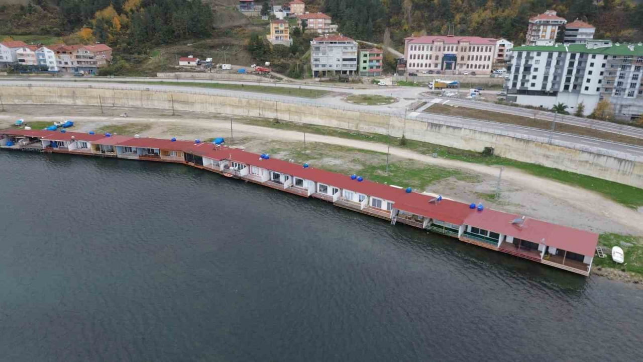 SİNOP'TA LİMANDA İMARA AYKIRI 106 TAŞINMAZ İÇİN 30 GÜN İÇİNDE SAHİPLERİNCE YIKILMAMASI DURUMUNDA...