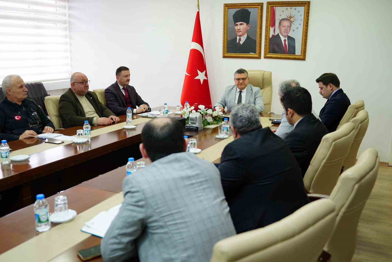 SİNOP’TA ETKİLİ OLAN YOĞUN KAR YAĞIŞINA KARŞI YÜRÜTÜLEN ÇALIŞMALAR, VALİ MUSTAFA ÖZARSLAN...