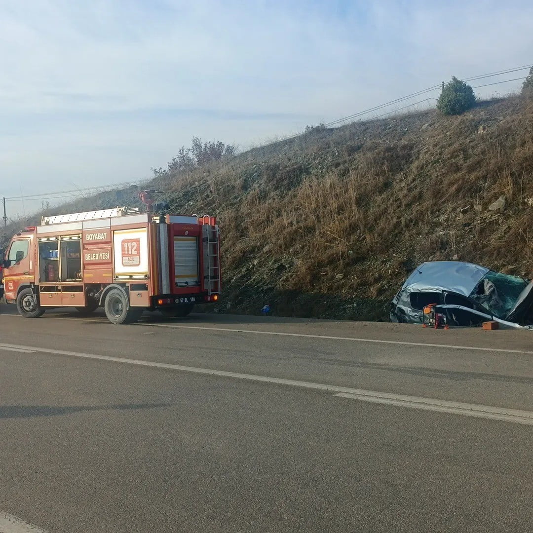 SİNOP’UN BOYABAT İLÇESİNDE SABAH SAATLERİNDE MEYDANA GELEN TRAFİK KAZASINDA 5 KİŞİ...