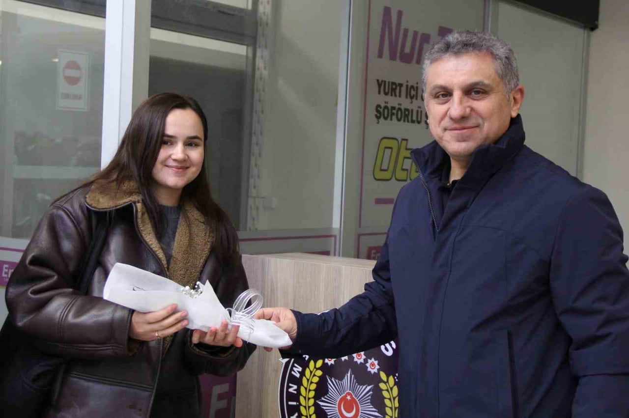 ŞIRNAK İL MİLLİ MÜDÜRÜ İDRİS NAS, ŞIRNAK’A YENİ ATANAN ÖĞRETMENLERİ ŞERAFETTİN ELÇİ HAVALİMANI’NDA...