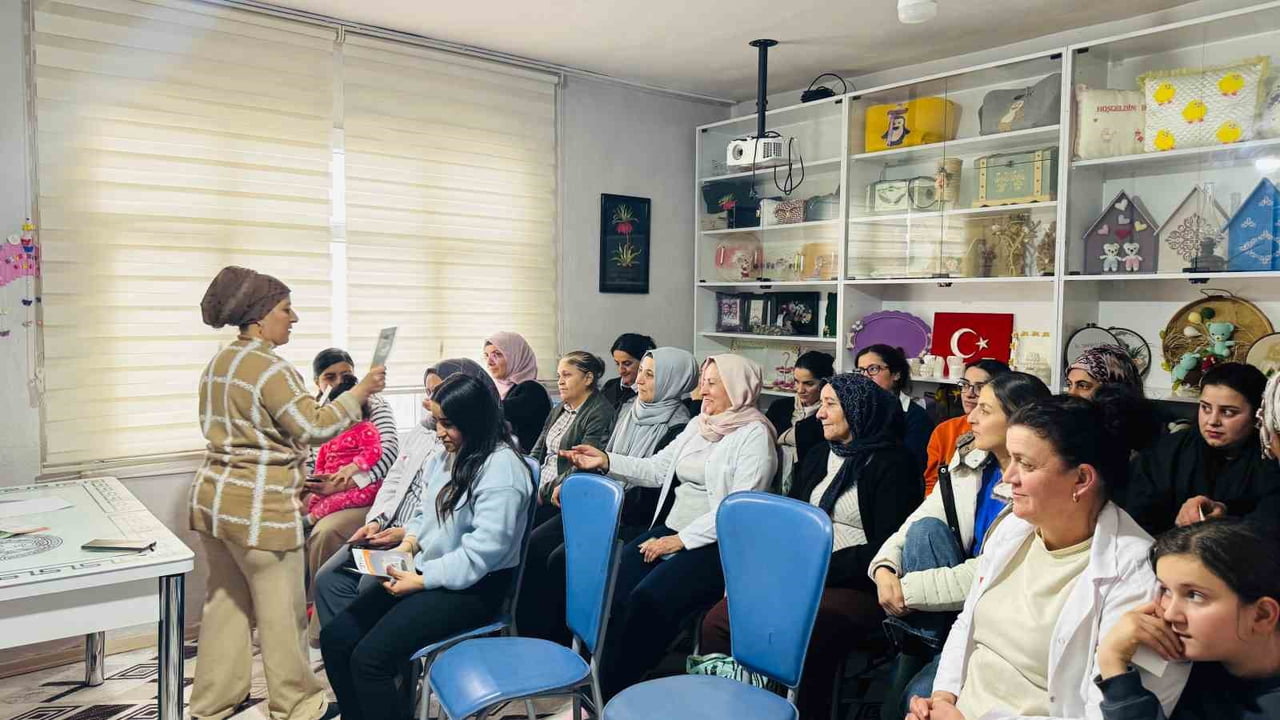 ŞIRNAK’IN BEYTÜŞŞEBAP İLÇESİNDE YEŞİLAY CEMİYETİNİN TEMSİLCİLERİ TARAFINDA ZARARLI ALIŞKANLIKLA...