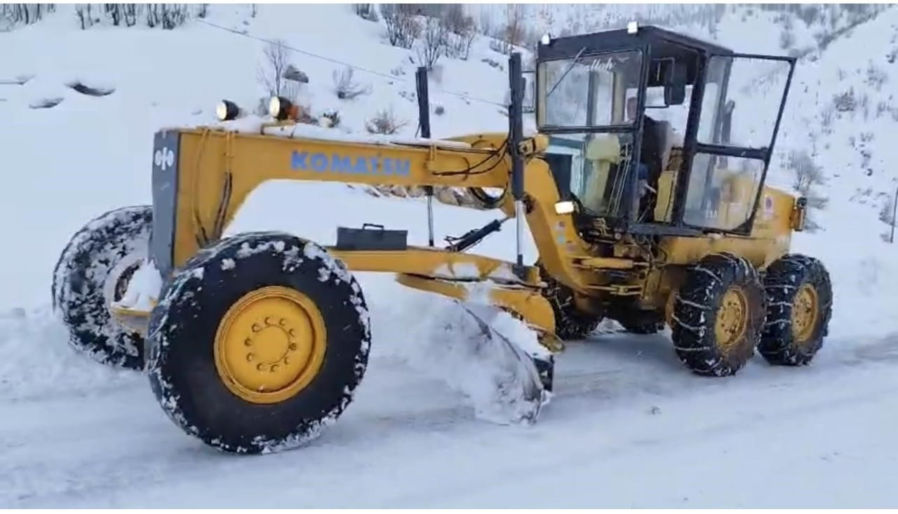 ŞIRNAK’TA KAR YAĞIŞI ETKİSİNİ SÜRDÜRÜYOR. İPEK YOLUNDA MAHSUR KALANLARIN İMDADINA BELEDİYE...
