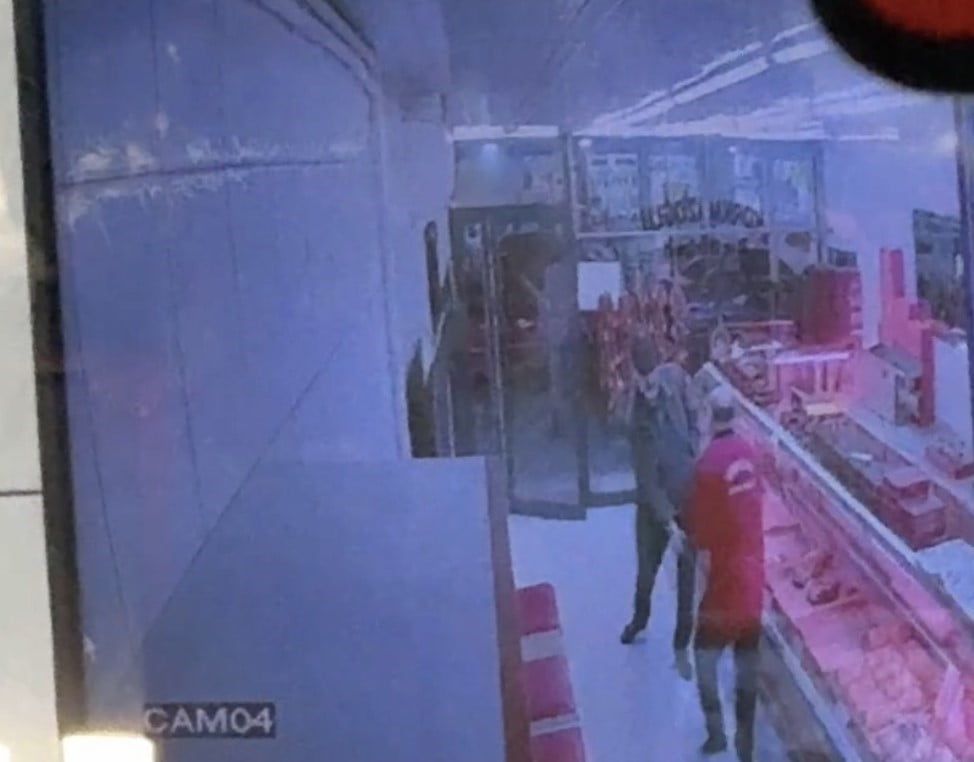 SİVAS’TA 2 KİŞİ ARASINDAKİ TARTIŞMA SİLAHLI KAVGAYA DÖNÜŞTÜ. ÇIKAN ARBEDEDE 2 KİŞİ YARALANDI, O...