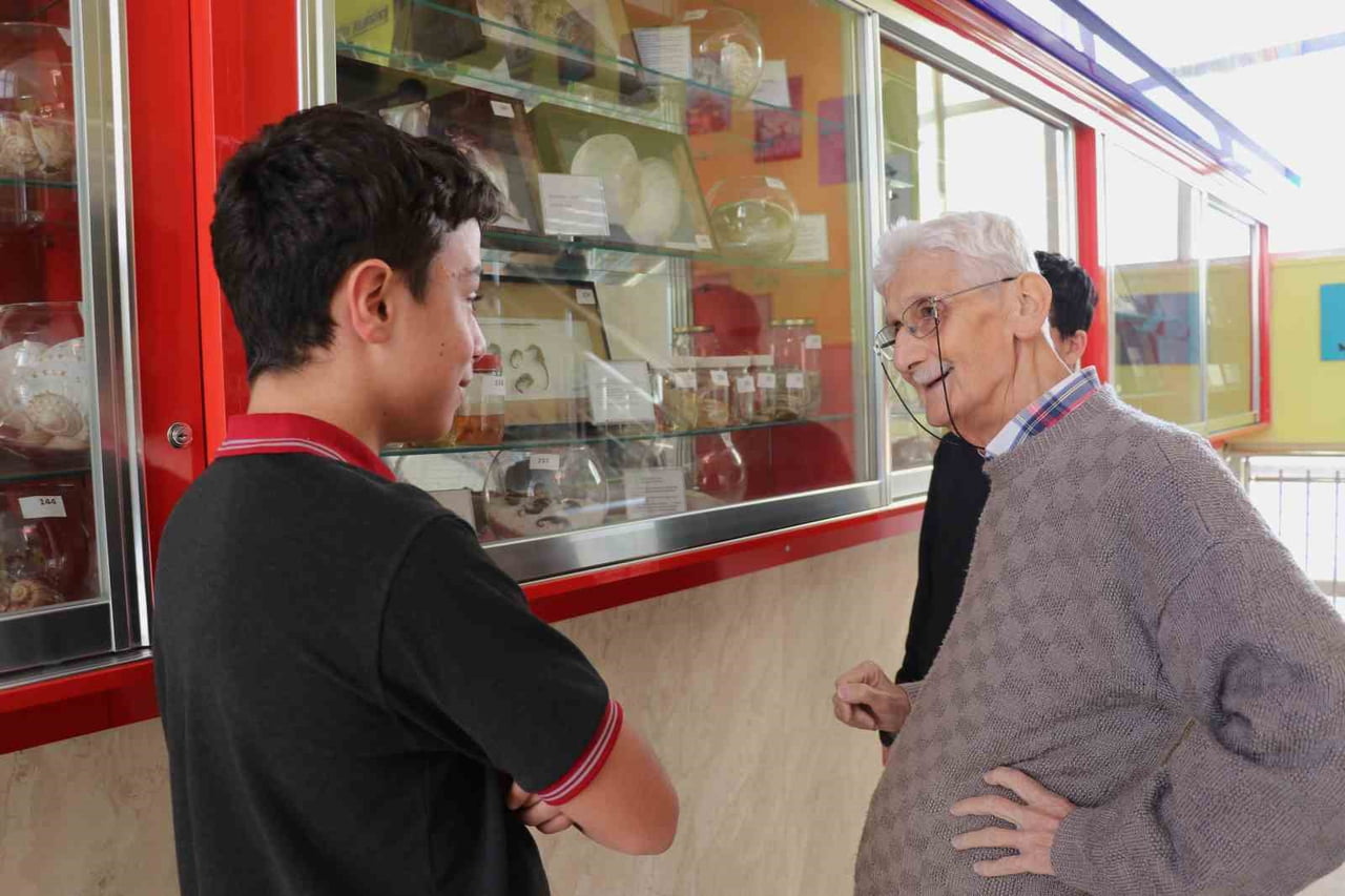 SİVAS’TA 72 YAŞINDAKİ EMEKLİ BİYOLOJİ ÖĞRETMENİ ERTUĞRUL BOSTANCI, ÇOCUKLUK YILLARINDA YAŞADIĞI...