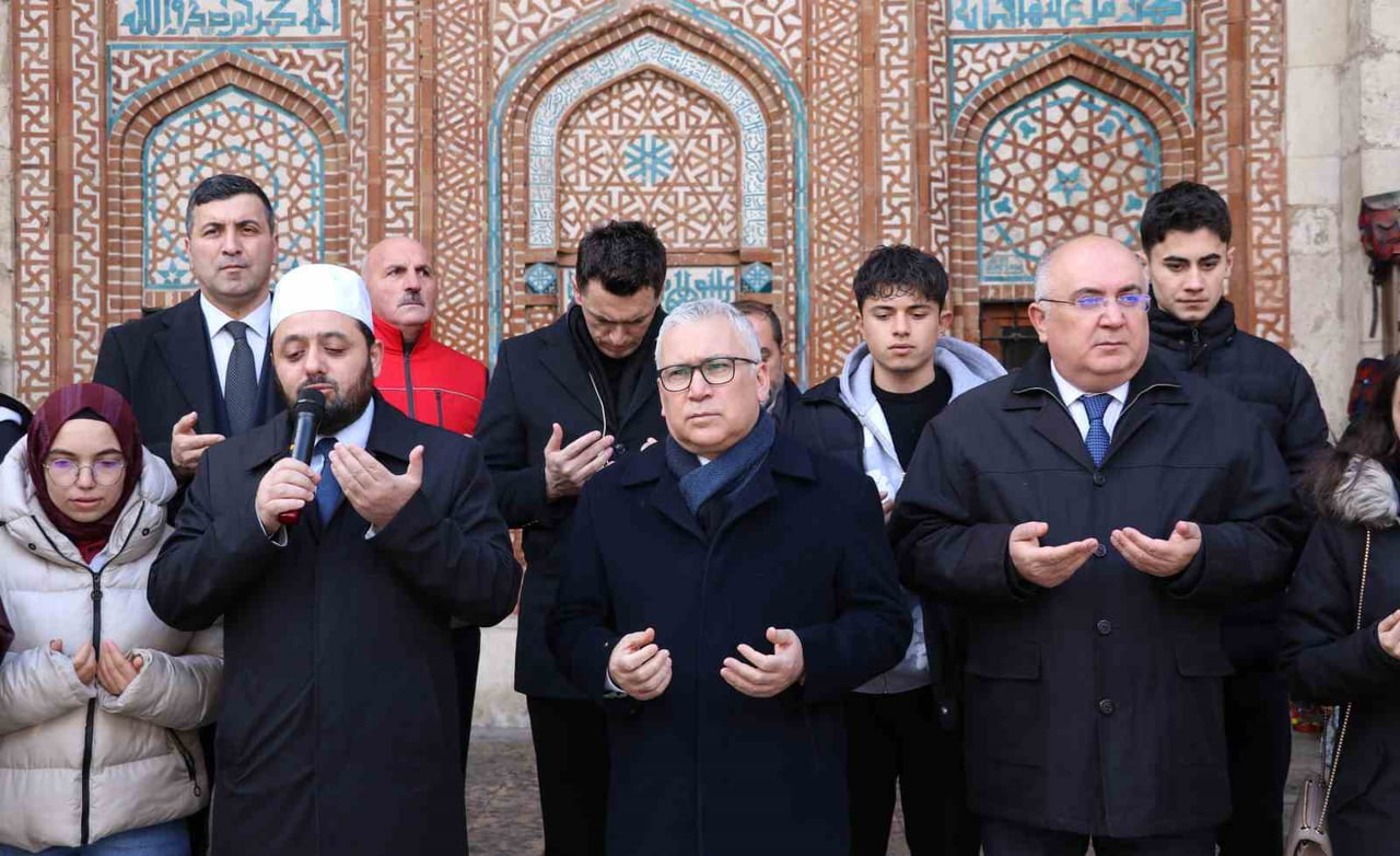 SİVAS’TA, ANADOLU SELÇUKLU SULTANI I. İZZEDDİN KEYKAVUS, VEFATININ 806’NCI YILINDA KENDİ...