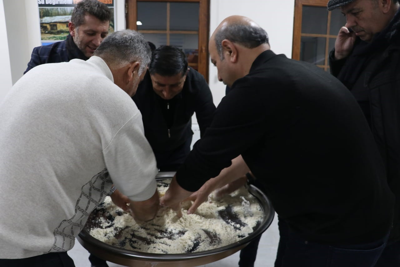 SİVAS’TA SOĞUK GEÇEN KIŞ GECELERİNDE ÖZELLİKLE KÖY ODALARININ VAZGEÇİLMEZ LEZZETİ VE EĞLENCESİ...
