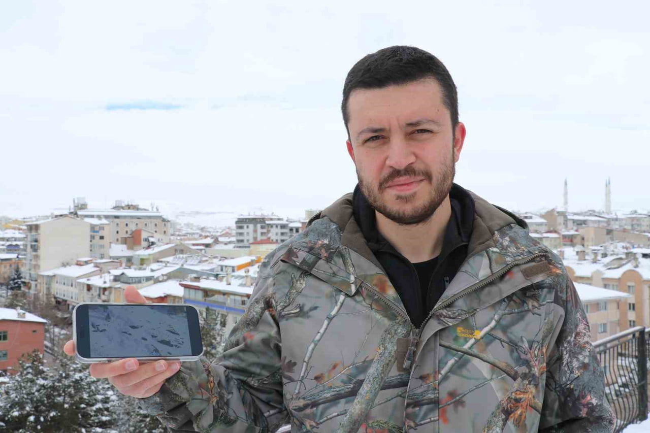 SİVAS’TA YABAN HAYATI FOTOĞRAFÇISI MUSTAFA ASLAN, BİR DOMUZ SÜRÜSÜNÜN SIFIRIN ALTINDA 20 DERECE...