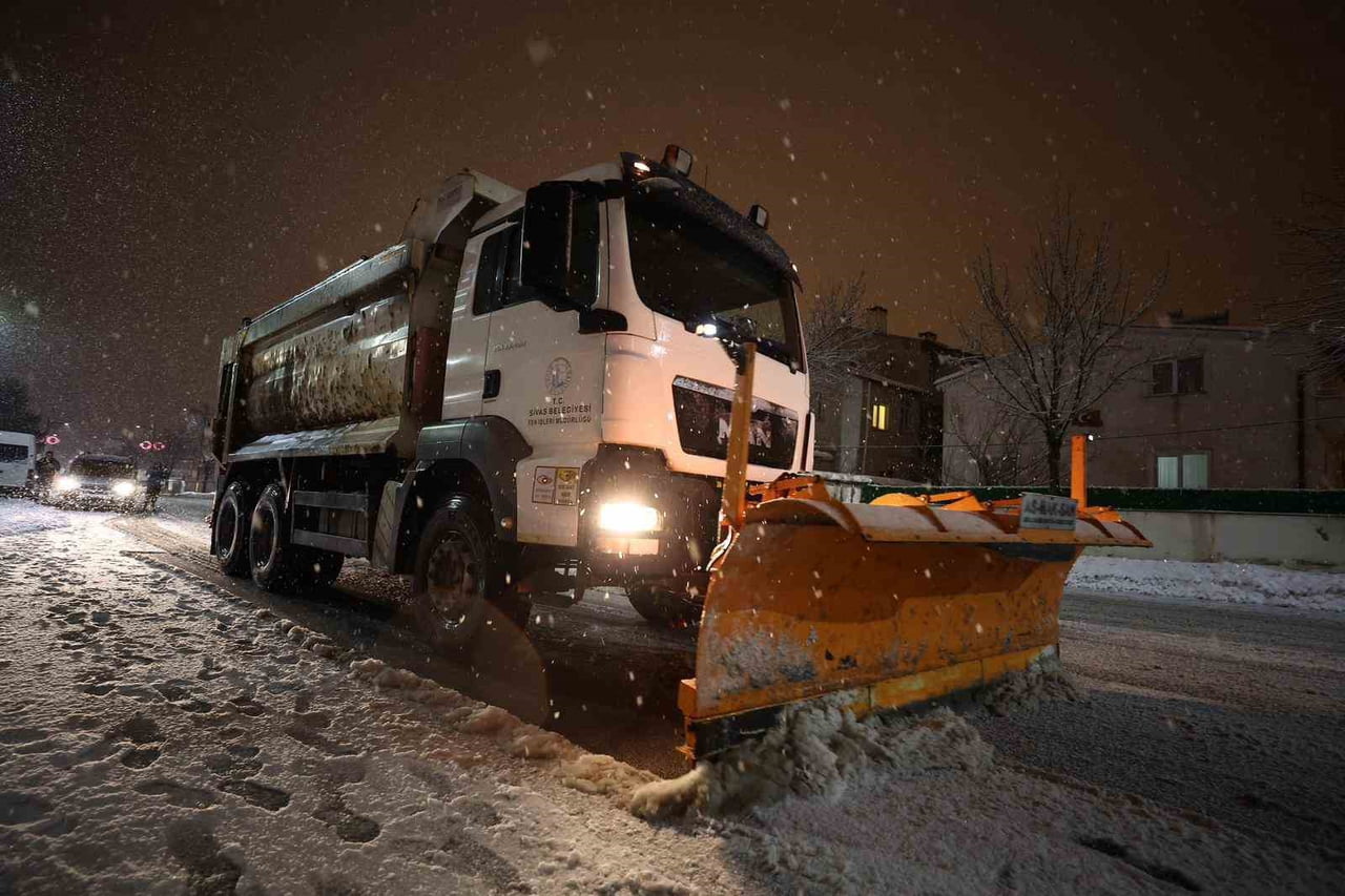 SİVAS’TA YAŞANAN YOĞUN KAR YAĞIŞIYLA BİRLİKTE GECE GÜNDÜZ MÜCADELE EDEN BELEDİYE EKİPLERİ, 778...