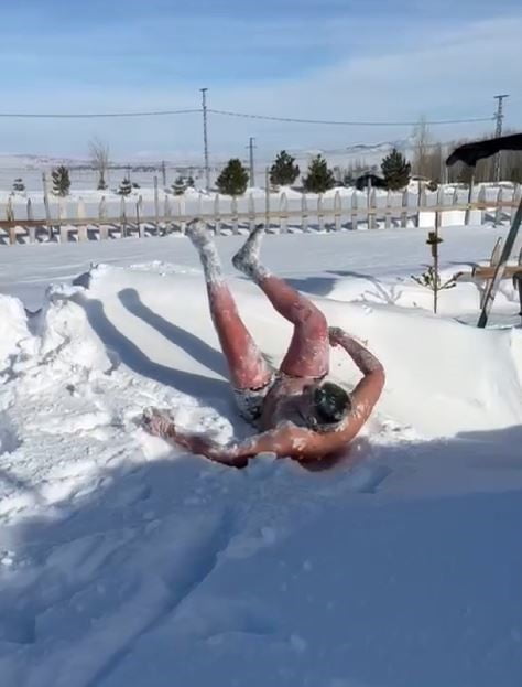 SİVAS’TA YAŞAYAN 14 YAŞINDAKİ GENÇ JUDO SPORCUSU, SOĞUK HAVAYA ALDIRIŞ ETMEDEN KARA ATLIYOR....