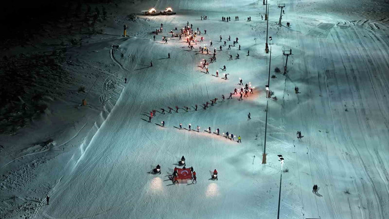 SİVAS YILDIZ DAĞI KIŞ SPORLARI TURİZM MERKEZİ’NDE RESMİ SEZON AÇILIŞI KAR ÜZERİNDE OYNANAN...