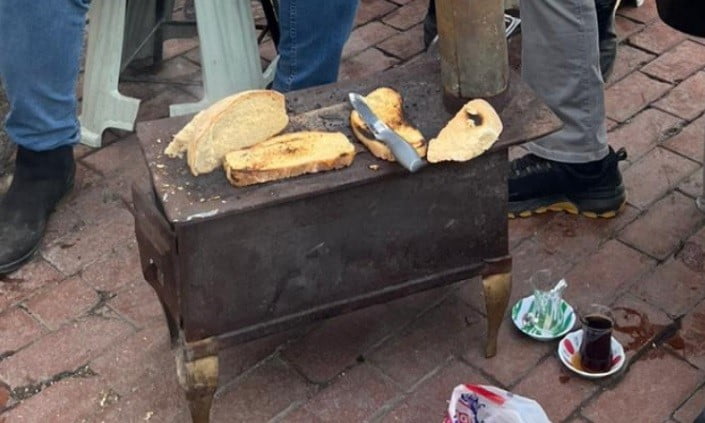 SOBA ÜZERİNDE EKMEK PİŞİRME