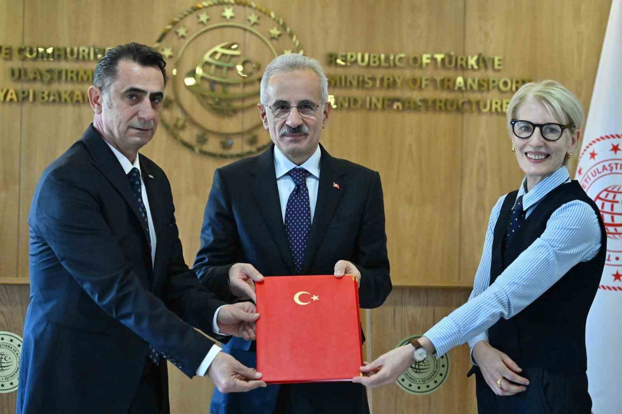 SOLDAN İTİBAREN TÜRASAŞ GENEL MÜDÜRÜ SELİM KOÇBAY, ULAŞTIRMA VE ALTYAPI BAKANI ABDULKADİR...