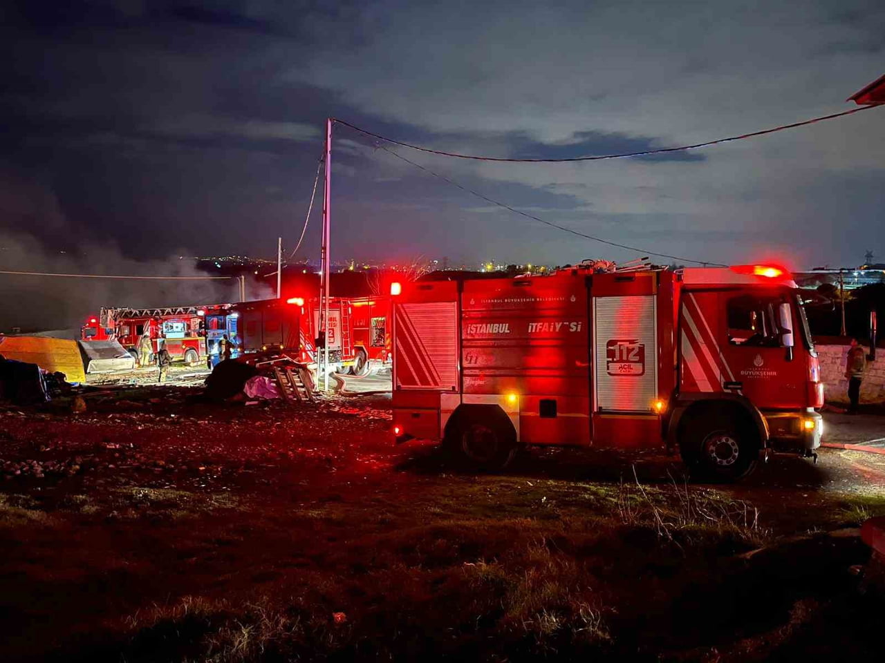 SULTANGAZİ’DE İKİ İŞ YERİ ALEV ALEV YANDI