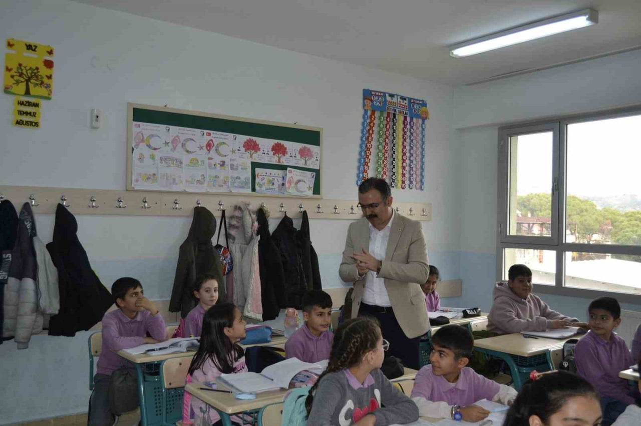 SULTANHİSAR KAYMAKAMI ALİ EKBER ATEŞ, ŞEHİT ŞÜKRÜ ÖKSÜZ İMAM HATİP ORTAOKULU İLE FAHRİYE DİLEREK...