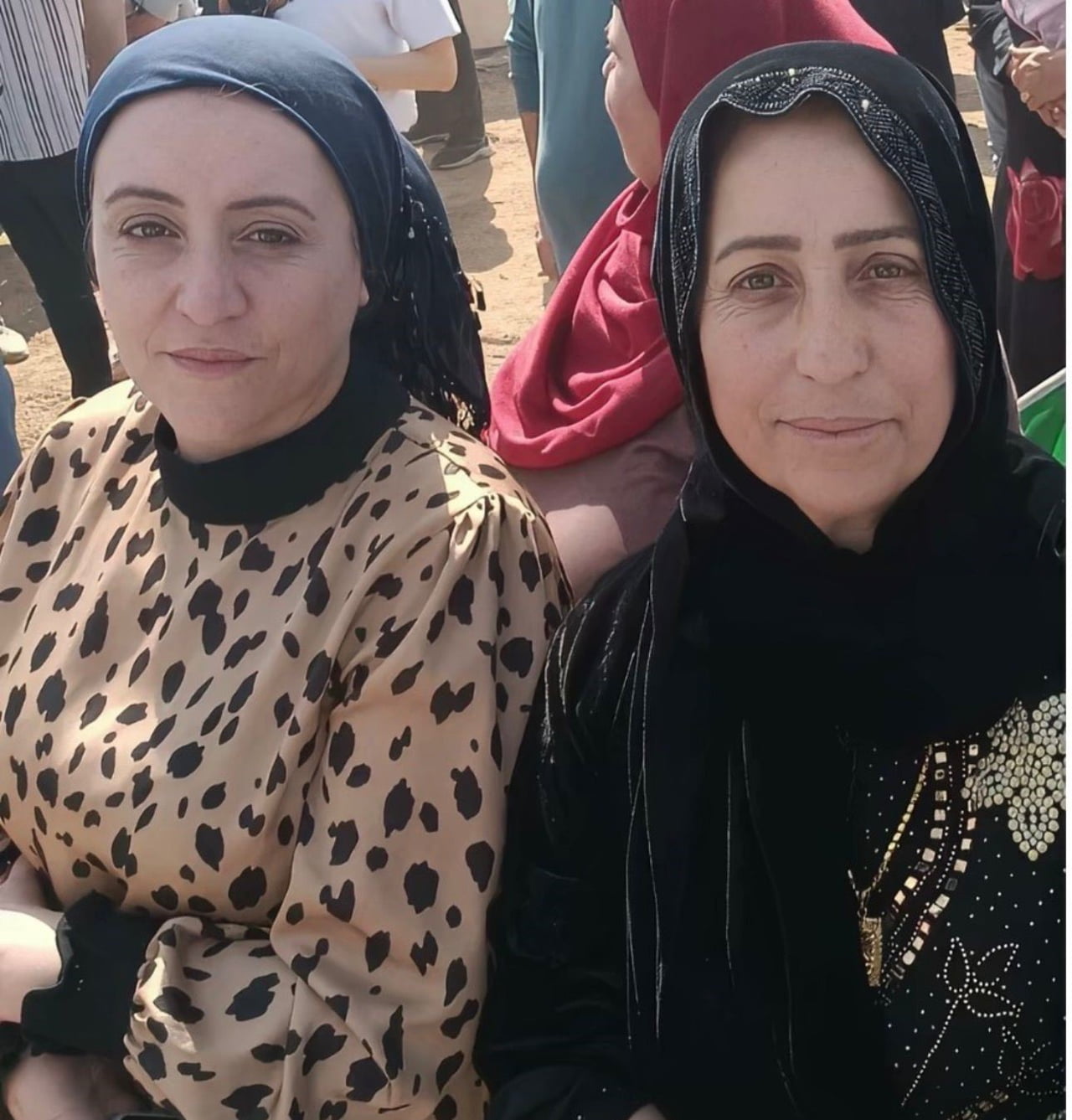 SÜMEYYE KHALED ABİRA (SAĞDA) VE SÜHEYLA ÖZDAŞ (SOLDA)