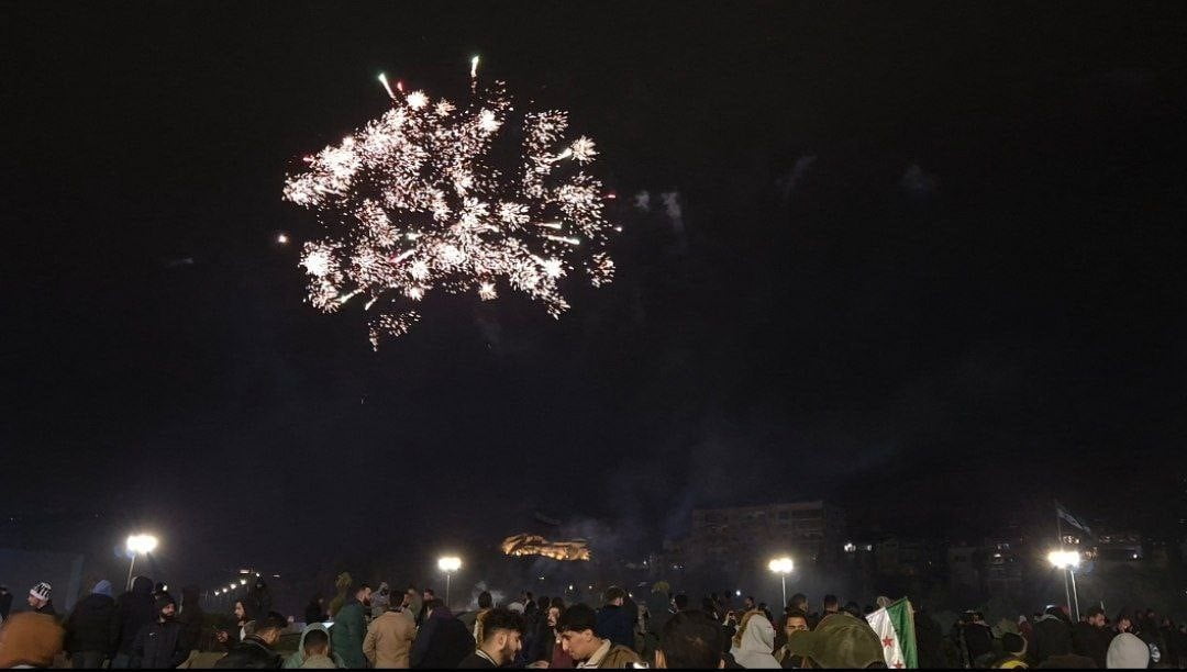 SURİYELİLER EMEVİ MEYDANI’NDA 2026’YA COŞKUYLA GİRDİ