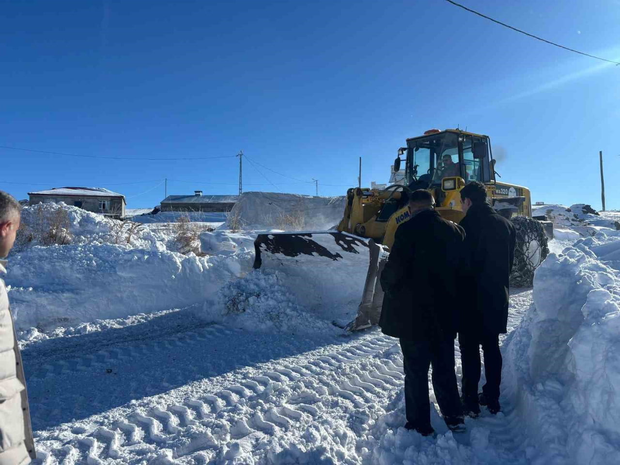 SUSUZ’DA KARLA MÜCADELE ÇALIŞMALARI SÜRÜYOR(KARS-İHA)