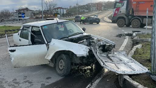 SUV araca çarpan Tofaş parçalandı: 2 yaralı