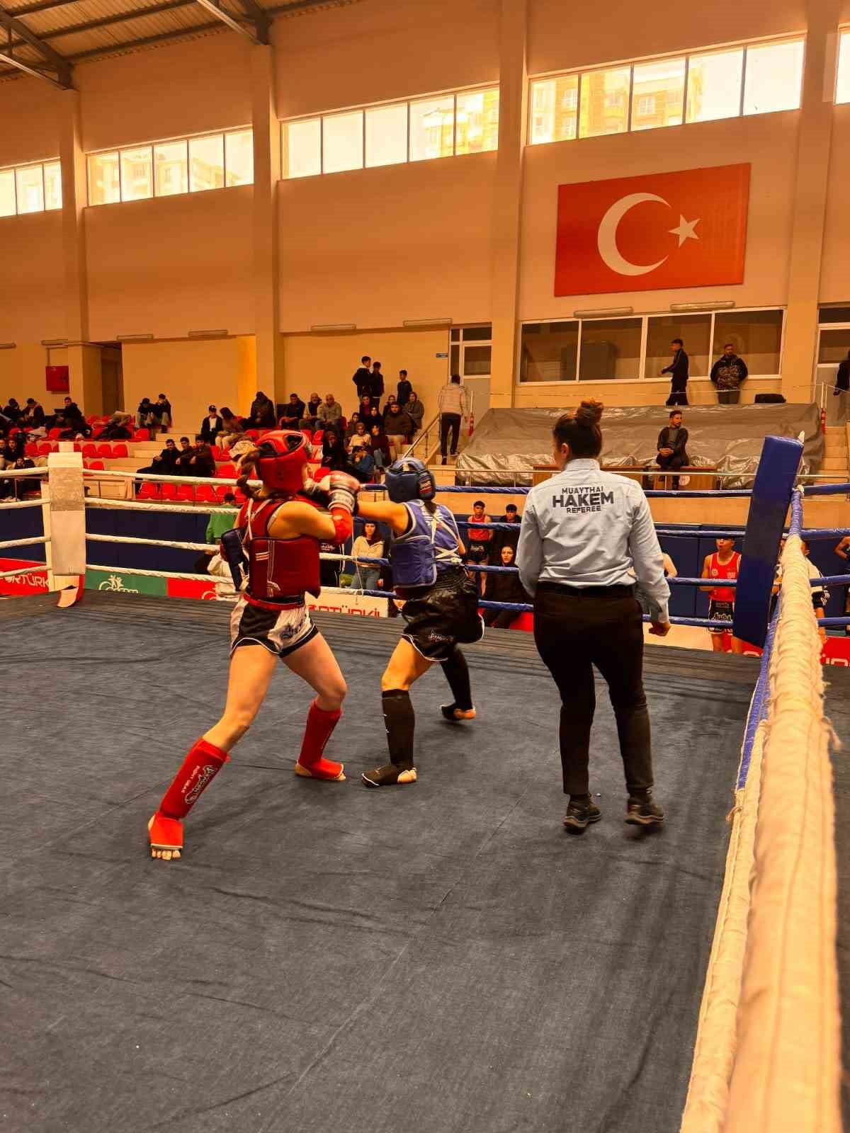 TALAS SPOR SALONU'NDA 280 MUAYTHAİ SPORCUSUNUN KATILIMI İLE GERÇEKLEŞEN 3. ERCİYES MUAYTHAİ...