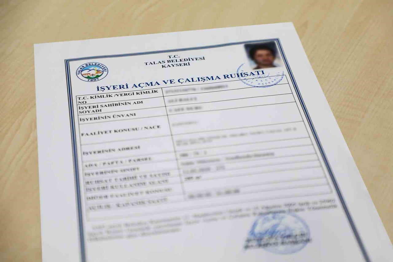 TALAS’TA TİCARİ HAYAT HER GEÇEN GÜN GELİŞMEYE DEVAM EDİYOR. İLÇEDE 2025 YILINDA 381 YENİ İŞ YERİ...