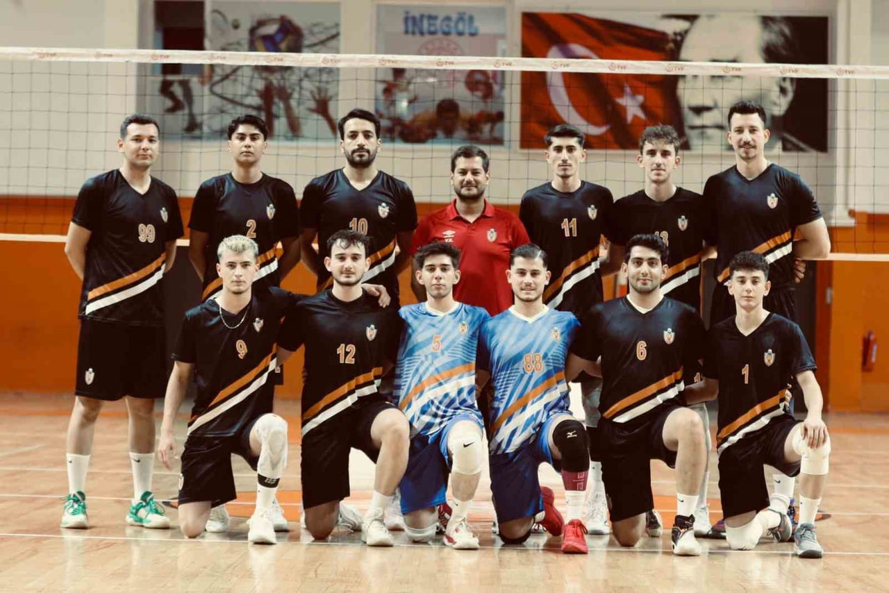 TAMAMI İNEGÖLLÜ ALTYAPI SPORCULARINDAN OLUŞAN İNEGÖL BELEDİYESPOR ERKEK VOLEYBOL TAKIMI, TVF...