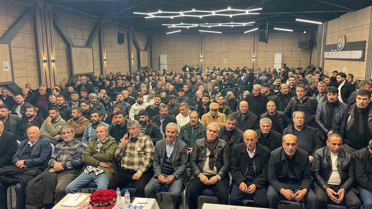 TATVAN ŞOFÖRLER VE OTOMOBİLCİLER ESNAF ODASI 18. OLAĞAN GENEL KURULU'NDA MEVCUT BAŞKAN İKRAM...